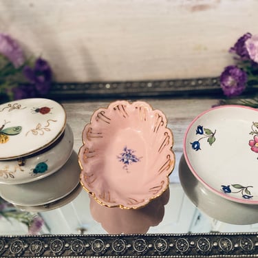 Beautiful Vintage English Porcelain vanity, trinket dish, lidded box, pink, scalloped ring, Dish, hand painted collection 