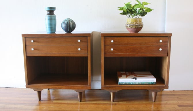 Mid Century Pair of Side End Table Nightstands