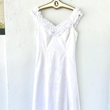 Vintage Princess Kaiulani Hawaiian Wedding Dress Hawaii Bridal Muumuu with Ruffle White Floral 