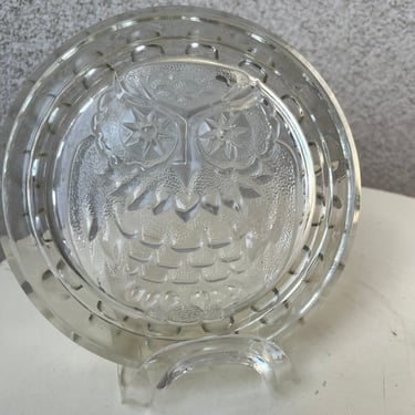 Vintage kitsch round clear glass ashtray Owl theme in center 7” x 1.5” 