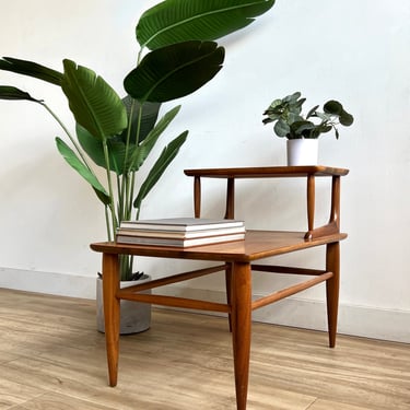 Vintage Mid Century End Table / Nightstand