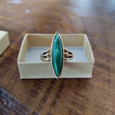 Vintage Sarah Coventry Green Lucite Ring Size 7.5/8 Women's Jewelry Women's Accessories Statement Ring 