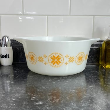 Vintage Pyrex Town and Country: Stamp Program Product Line #474 | Round Casserole Dish No Lid | 1.5 Qt Casserole Orange Hex Pattern on Opal 
