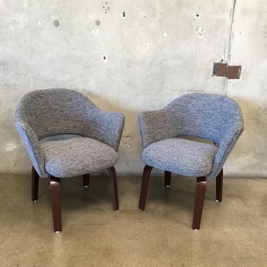 Pair of Mid Century Knoll Saarinen Style Executive Armchairs