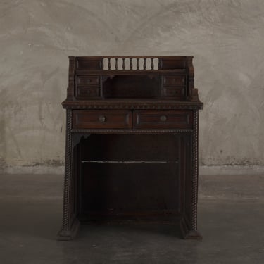 CONTINENTAL 17TH C WALNUT WRITING DESK