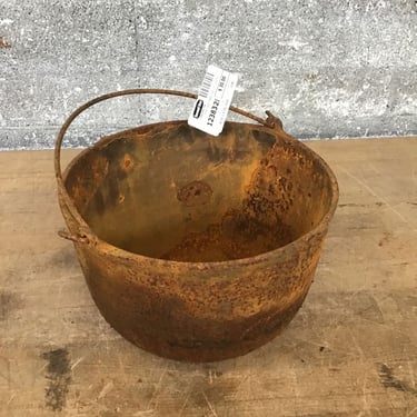 Small Gate Marked Cast Iron Cauldron (Seattle)