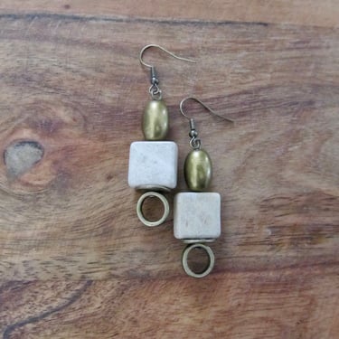 Beige stone and bronze earrings 