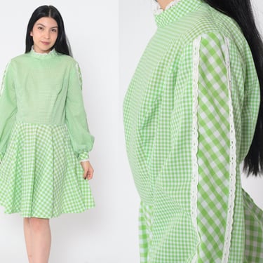 Green Gingham Dress 70s Mini Dress Long Balloon Sleeve High Mock Neck White Eyelet Lace Checkered High Waisted Day Vintage 1970s Small 