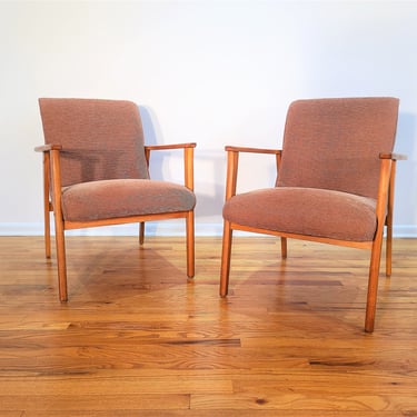 Mid Century Pair of Scoop Oak Lounge Chairs 