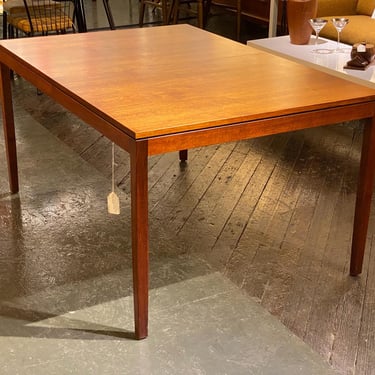 Walnut Extending Dining Table by Florence Knoll for Knoll Associates INC., Circa 1960s - *Please ask for a shipping quote before you buy. 