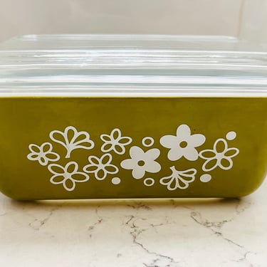 Vintage Pyrex 502 Spring Blossom Crazy Daisy 1.5 Pint Green and White Homestead Refrigerator Dish with Lid by LeChalet