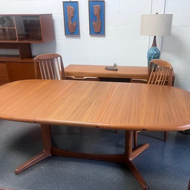 Mid Century Danish Modern Oval Teak Extending Dining Table With 1 Leaf 