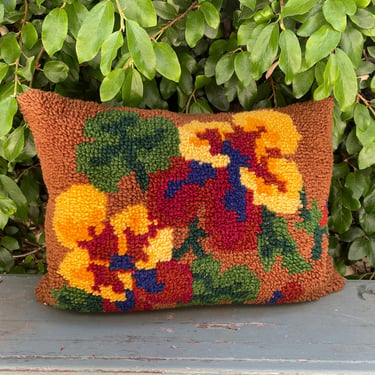 Latch Hook Pillow — Vintage Latch Hook Pillow — Vintage Decorative Pillow — Floral Decorative Pillow — Floral Pillow — Vintage Floral Pillow 