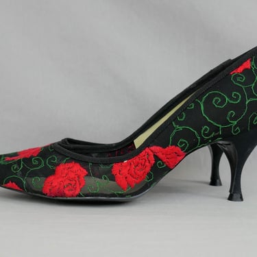 50s 60s Embroidered Black High Heels - Red Roses - Pointy Toe Tap Pumps - High Heels - Dream Step - Vintage 1950s 1960s - 8 S Narrow 