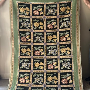 Wool flower rug 5’ x 8’