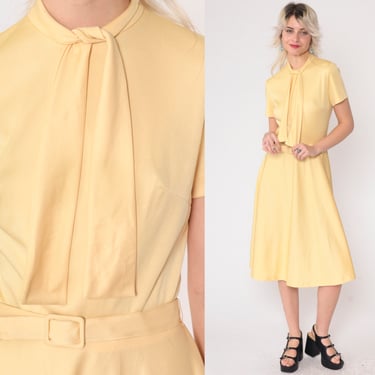 Mod Ascot Dress 60s 70s Midi Stewardess Dress Light Yellow Necktie Belted Short Sleeve 1960s Vintage Hippie Sixties Twiggy High Waist Small 