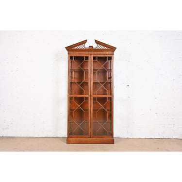 Baker Furniture Georgian Carved Mahogany Lighted Breakfront Bookcase or Display Cabinet