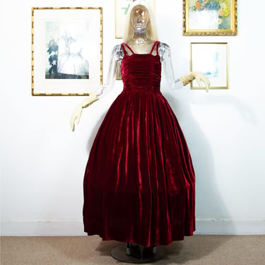 1950s evening dresses uk Vintage 1950s Dresses That Defined Elegance  Which dress is your  favorite? 