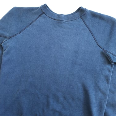 vintage sweatshirt / 70s sweatshirt / 1970s faded navy blue gusset overstitch raglan sweatshirt Medium 