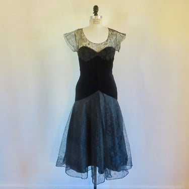 1940's Black Lace and Velvet Evening Dress Formal Party Short Sleeves Flounce Skirt 40's Gown Fall Winter Rockabilly 29" Waist Size Medium 