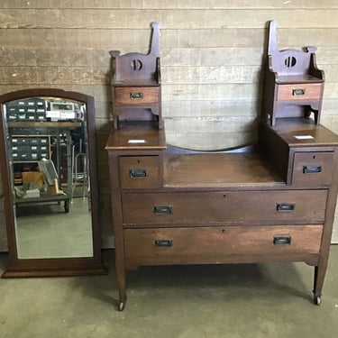 Antique Oak Vanity (Tacoma)