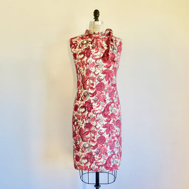 1960's Magenta Pink Red Ivory Floral Print Sheath Dress Sleeveless Style Side Tie Mock Neck 60's Spring Summer Retro Mod Size Medium 