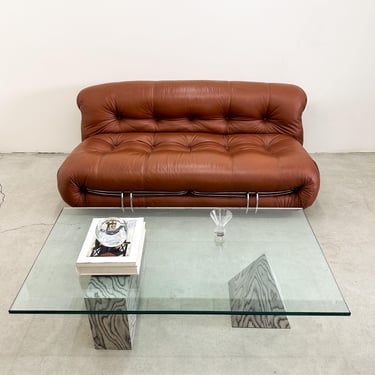 Afra & Tobia Scarpa for Cassina Soriana Settee – Vintage 1970s Italian Design, Cognac Leather, Postmodern Mid-Century Modern Settee 