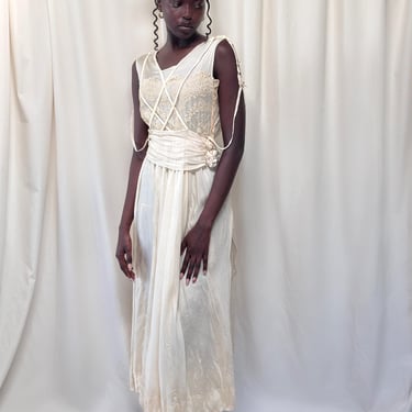 Vintage 1920’s Ecru Silk & Chantilly Lace Dress 