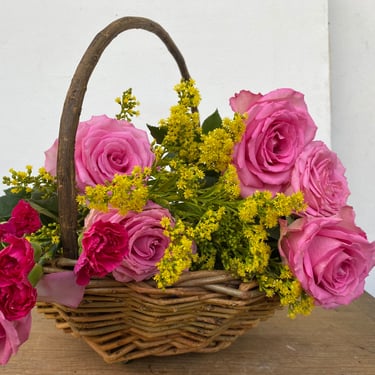 Vintage Gathering Basket, Grapevine Woven Basket, Flower Basket, Outdoor Wedding 