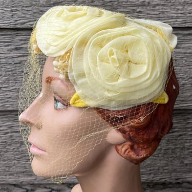 1950’s Yellow Floral Fascinator Hat with Veil - Women Accessories Vintage 1950s Womens Yellow Floral Fascinator Hat with Veil  main image 4