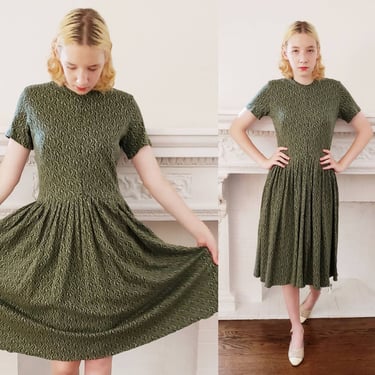 1960s 1950s Short Sleeved Day Dress Green Woodgrain Pattern / Stretchy Knit Midi Dress Medium / Moreau 