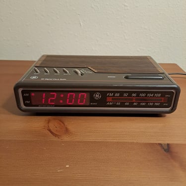 Vintage 80s GE Digital Clock Radio Model 7-4612B with Wood Grain Pattern, Tested and Works 