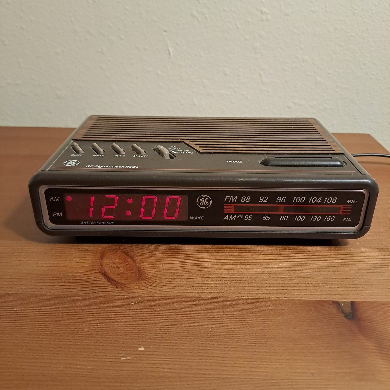Vintage 80s GE Digital Clock Radio Model 7-4612 | Guava Nectar Vintage ...
