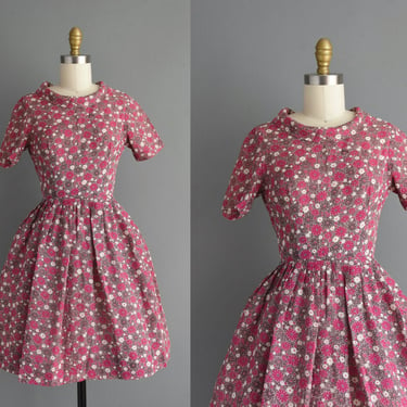 1950s vintage dress | Fuchsia Purple Floral Print Short Sleeve Full Skirt Dress | XS | 50s dress 