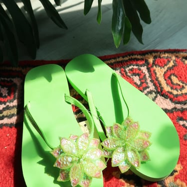 Deadstock Vintage Y2K Lime Green Sequin Flower Flip Flops – 2000s Glitter Sandals