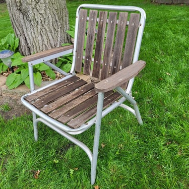 Vintage Wood Slat Aluminum Folding Garden/Lawn Lounge Chair 