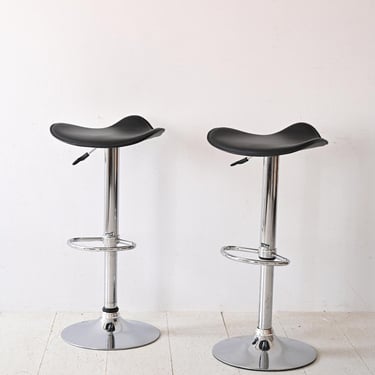 Pair of Modern Bar Stools in Black Faux Leather and Chrome - Adjustable Height 