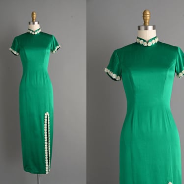 Vintage 1960s Gorgeous Silk Green Cheongsam Wiggle Dress - Size Small 