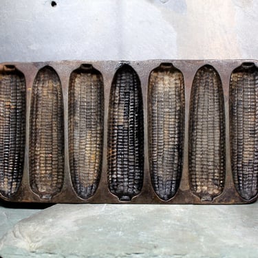 Antique Corn Bread Mold - Cast Iron Bread Pan - Unmarked Heavy Pan - Corn Cob Pattern | Bixley Shop 