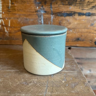 Butter Crock - Slate Blue with tan clay geometric patterns 