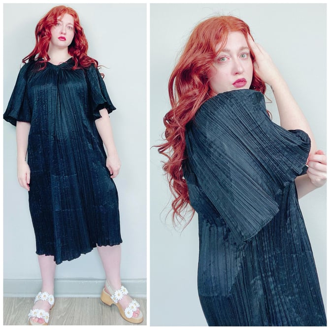 1990s Vintage Bobbie Brooks Black Pleated House Dress / 90s / Crochet Neck Grecian Flared Lounge Dress / One Size 