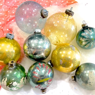 VINTAGE: 9pcs - Old Glass Ornaments - Holiday Ornaments - Red and Gold Christmas - SKU 00035003 