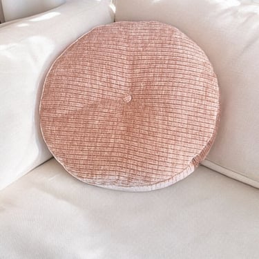 Round Pillow in Belmont Rose