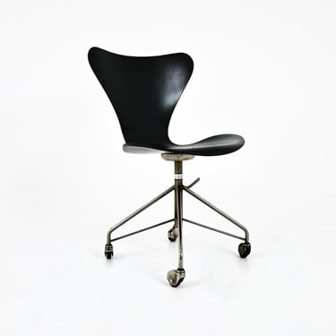 Chair model 3217 by Arne Jacobsen for Fritz Hansen, 1960s 