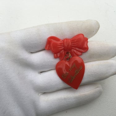 Vintage Plastic Valentine&#39;s Heart With Bow Pin, Valentine&#39;s Day Brooch, Possibly Celluloid, Be my Valentine 
