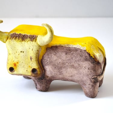 Italian Pottery Bull in Yellow by Ivo De Santis of Gli Etruschi for Raymor, circa 1960s 