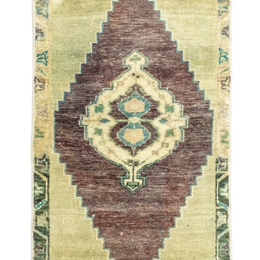 Vintage Turkish Mini Rug No. 686 | 1'8 x 3'2