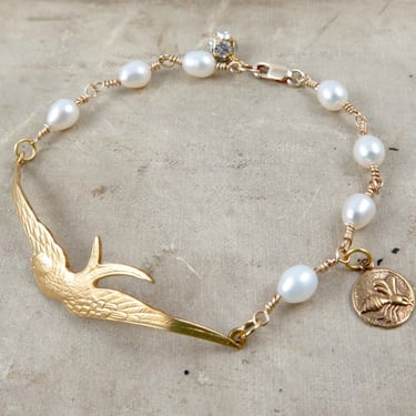 Bird Bracelet, Freshwater Pearl Bracelet, Bird Jewelry, Sparrow Bird Jewelry, Nature Jewelry, Gold Fill 