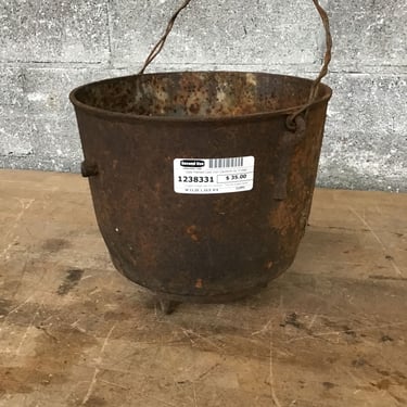 Gate Marked Cast Iron Cauldron w/ 3 Legs (Seattle)