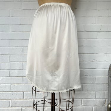 1960's S/XS Vanity Fair Nylon Slip Skirt with Curved Hem 